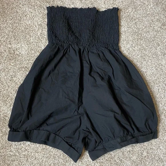 Black Women's Smocked High-Waist Sleeveless Romper - Picture 4 of 8